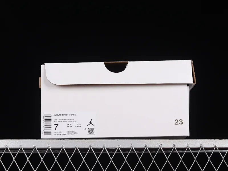 All categories Air Jordan Jordan series basketball shoes Air Jordan 1 Mid Air Jordan 1 Mid SE AJ1 Joe 1 navy blue and green color matching Zhongbang basketball shoes DZ5326-300